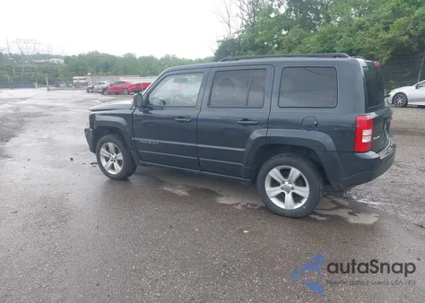 2014 Jeep Patriot Latitude z USA, uszkodzony, nr VIN 1C4NJRFB3ED892390